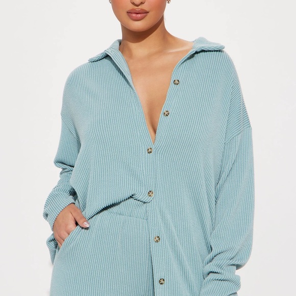 Two piece set - Picture 4 of 4